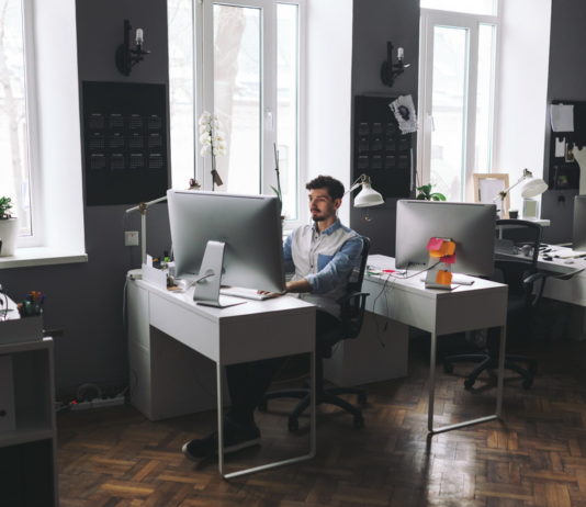 В Госдуме предлагают сократить рабочее время до шести часов в день